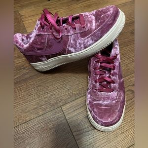 NIKE Air Force 1 LV8 Low Velvet Tea Berry Shoes - Youth Size 5.5 - 849345